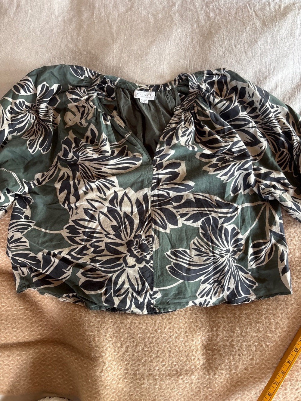 Velvet by Graham & Spencer cotton floral blouse size M